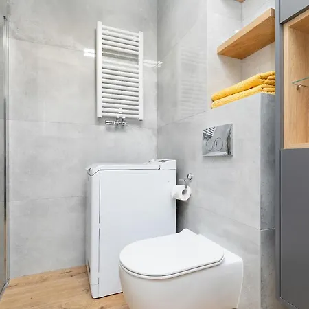 Bursztyn Klifowa * 레왈