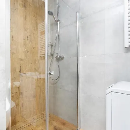 Bursztyn Klifowa * 레왈